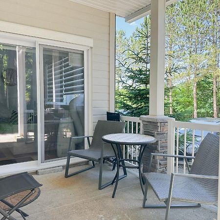 Appartamento The Alpine Nest - 3 Beds - 4 Guests - Free Parking - Pool Mont-Tremblant Esterno foto