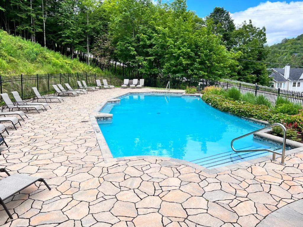 Appartamento The Alpine Nest - 3 Beds - 4 Guests - Free Parking - Pool Mont-Tremblant Esterno foto