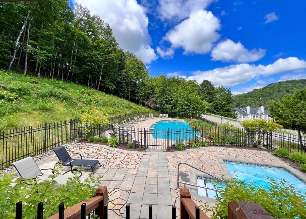 Appartamento The Alpine Nest - 3 Beds - 4 Guests - Free Parking - Pool Mont-Tremblant Esterno foto