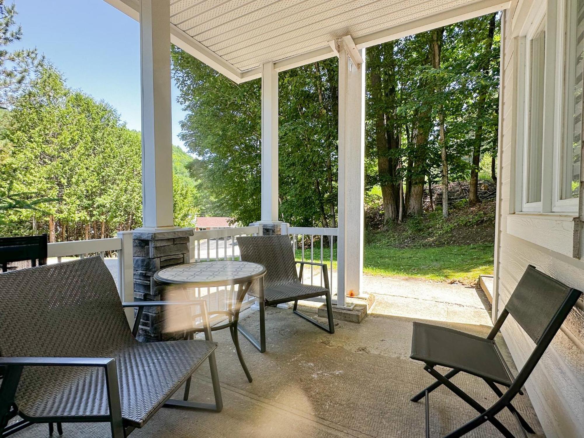 Appartamento The Alpine Nest - 3 Beds - 4 Guests - Free Parking - Pool Mont-Tremblant Esterno foto