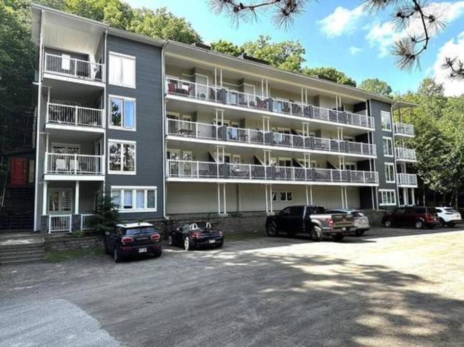 Appartamento The Alpine Nest - 3 Beds - 4 Guests - Free Parking - Pool Mont-Tremblant Esterno foto